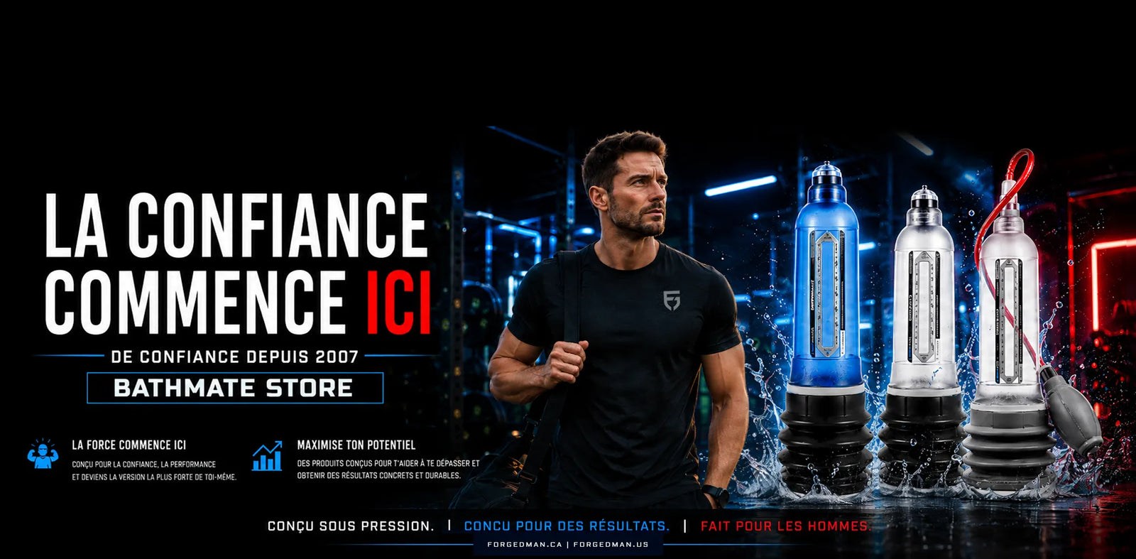 Bannière promotionnelle pour les produits pour adultes Forgedman, mettant en vedette un homme portant un t-shirt noir, debout à côté de trois pompes Bathmate aux accents bleus, argentés et rouges, sur un arrière-plan sombre au style haute technologie.
